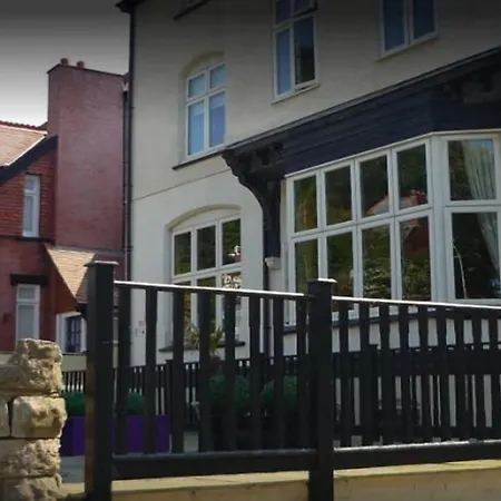 Space Boutique B&B - With Free Private Car Park-3