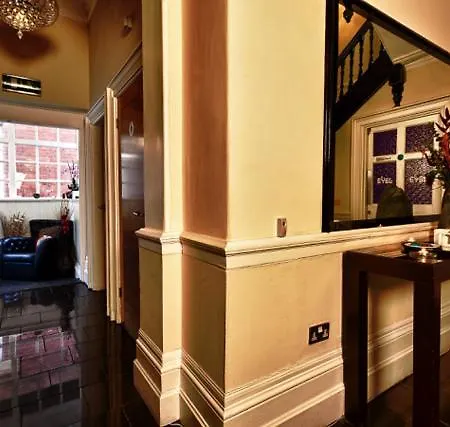 Space Boutique B&B - With Free Private Car Park-2